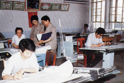 从1984年第一季度到抓治理上挂号周全提高企业素质验收前，，，，接纳分线检查、总结效果、找出差别、提出步伐、限期整改的要领，，，，使各项事情在整理中牢靠提高，，，，在牢靠提高中举行再整理，，，，再提高。。。。。