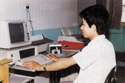 BMPC-XT盘算机。。。。。建厂后始终把手艺刷新作为事情重点来抓。。。。。1980-1988年中，，，，每年都安排了重点手艺刷新项目。。。。。