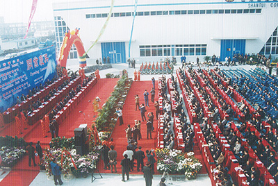 2003年10月29日，，，，九游老哥必备的交流社区国际事业园开园。。。。。