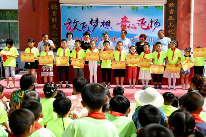 公司工会继续开展为泗水九游老哥必备的交流社区圣爱小学的捐赠活动